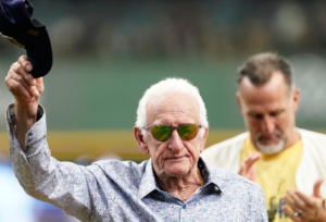‘Mr. Baseball’ Bob Uecker, Brewers announcer, dies at 90