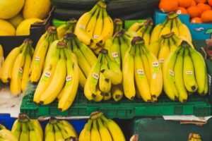 Do you know what happens by eating a banana every day? Who should consume this fruit?
