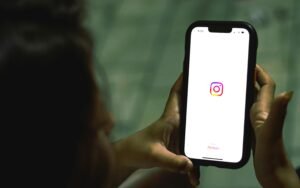 Why some Instagram users aren’t able to unfollow Trump and JD Vance