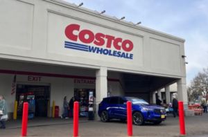 Costco will increase hourly pay to more than $30 for most workers: Report