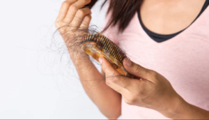 Just by combing, a bunch of hair comes into the hands, so use guava leaves in this way.