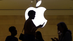 Apple, facing tariffs on Chinese imports, says it will invest $500 billion in US facilities