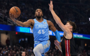 Cleveland Cavaliers clinch playoff spot after defeating Miami Heat for 12th consecutive win