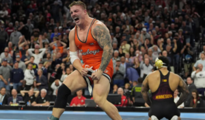 Wyatt Hendrickson stuns Olympic champion Gable Steveson to win wrestling national title, celebrates with President Trump