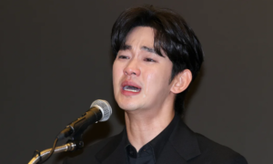 South Korean superstar Kim Soo Hyun tearfully denies controversial claims about relationship with late actress