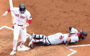 Cardinals catcher Iván Herrera leaves game with left knee inflammation and is headed to IL