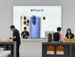 Apple has few incentives to start making iPhones in U.S., despite Trump’s trade war with China