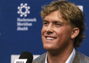 1 Mississippi, 2 Mississippi: First-round QB Jaxson Dart welcomed to Giants by Eli Manning