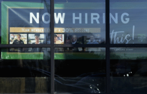 U.S. Jobless Claims Stay Steady as Layoffs Remain Low Despite Ongoing Tariff Concerns