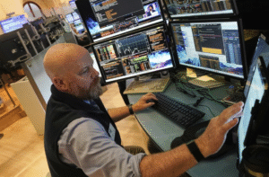 US Markets Remain Steady as Investors Await Outcome of US-China Trade Talks