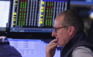 Wall Street Moves Sideways as Oracle Surges and Boeing Slips
