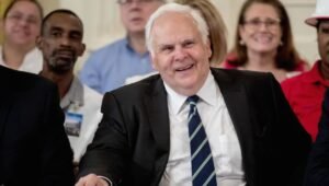 Fred Smith, Marine Veteran Who Transformed Package Delivery with FedEx, Dies at 80