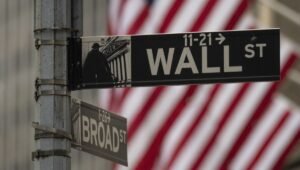 U.S. Stock Indexes Hover Just Below Record Highs