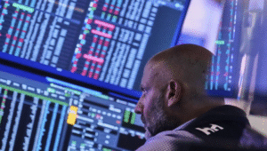 Wall Street Edges Higher, Airline Stocks Soar on Delta’s Positive Forecast