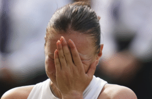 Amanda Anisimova Tearfully Thanks Mom Following 6-0, 6-0 Defeat to Iga Swiatek in Wimbledon Final