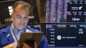 Wall Street Stocks Climb and Maintain Weekly Gains